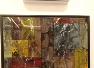 Exposition vernissage: Lionel Zadji se reconnecte à son enfance à travers les verres brisés