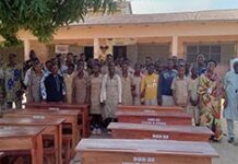 Amélioration des conditions d’études au Ceg Albarika de Parakou: Edouard M. Goudémé fait don de 25 tables-bancs