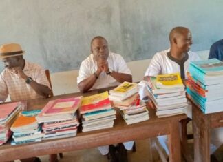 Pour une éducation inclusive dans la commune de Kouandé: Dr Azizou Boni Sabi Yo fait don des livres au Ceg Guilmaro