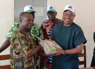 Ouessè, Kilibo et Glazoué: Dr Cyriaque Edon dote les écoles et collèges de manuels scolaires