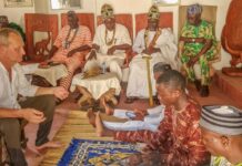 Visite touristique au Palais de Dadah Bokpè Houézrèhouèkè: Des visiteurs allemands au cœur de la spiritualité vodoun