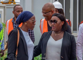 Production d’aliments pour animaux GDIZ : Shadiya Assouman et Gaston Dossouhoui à l’usine Ehua Industries