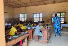 Sensibilisation dans les établissements scolaires sur l’utilité des systèmes informatiques: Le Forum sur la gouvernance de l’internet FGI au chevet des jeunes filles scolaires