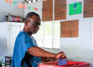 Présidentielle 2026: Le maire Luc Gnacadja vote à Sènandé et mobilise Cotonou