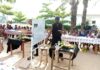 Espace Culturel Le Centre: L’artiste nigérian Midegbeyan Ojisua initie les enfants à la peinture