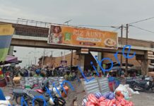 Marché Arzèkè : La passerelle piétonne, un ouvrage détournée de sa vocation première