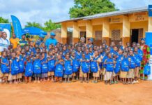 Caravane de la Rentrée, la Fondation Moov Africa Bénin aux côtés des élèves
