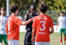 Coupe du Monde de Football Scolaire U-18 | Chine 2026 : À seulement 18 ans, Adekounle Samson fait rayonner l’arbitrage béninois sur la scène internationale !